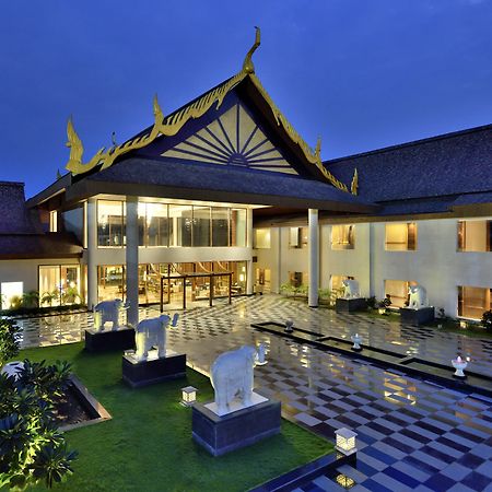 Radisson Blu Plaza Resort & Convention Centre Карджат Екстериор снимка The Royal