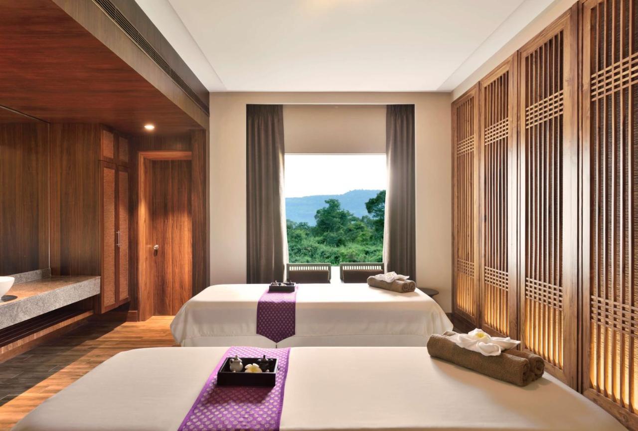 Radisson Blu Plaza Resort & Convention Centre Карджат Екстериор снимка Spa at The Royal