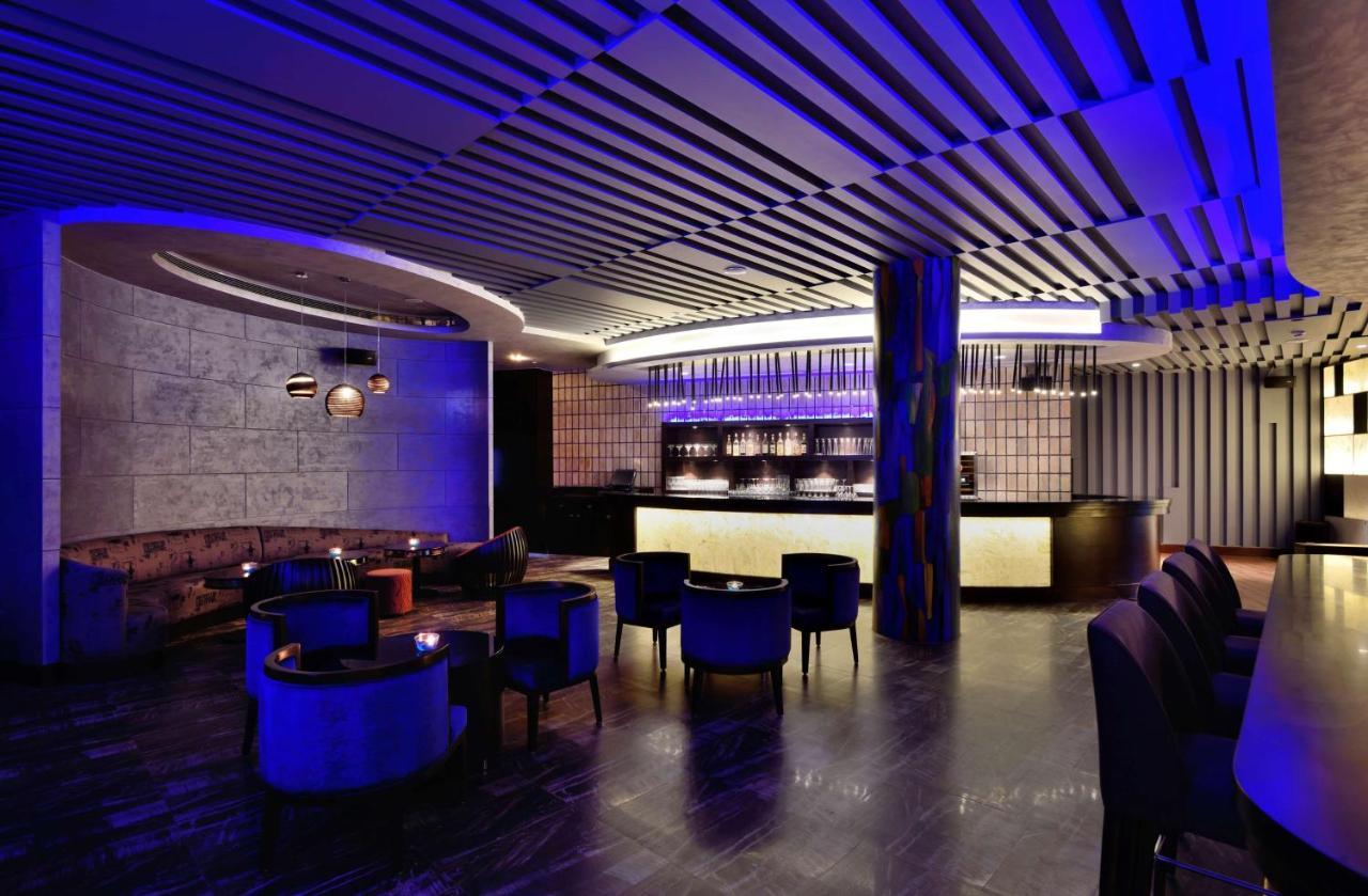 Radisson Blu Plaza Resort & Convention Centre Карджат Екстериор снимка The bar at the 101 bar