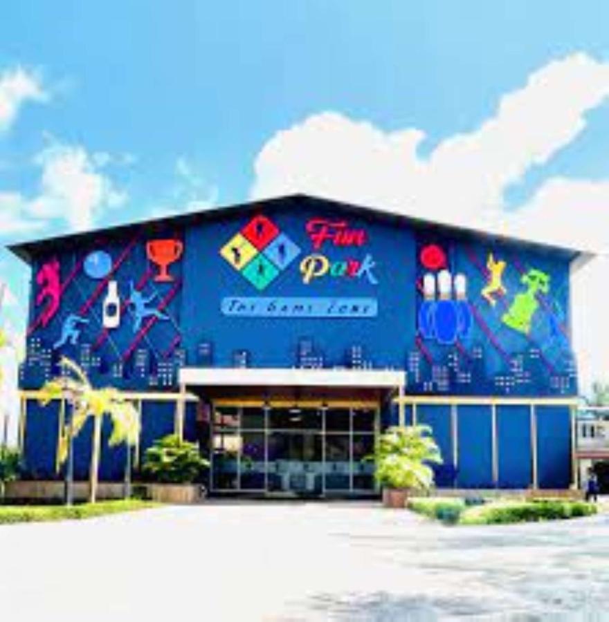 Radisson Blu Plaza Resort & Convention Centre Карджат Екстериор снимка The Sports and Cultural Centre