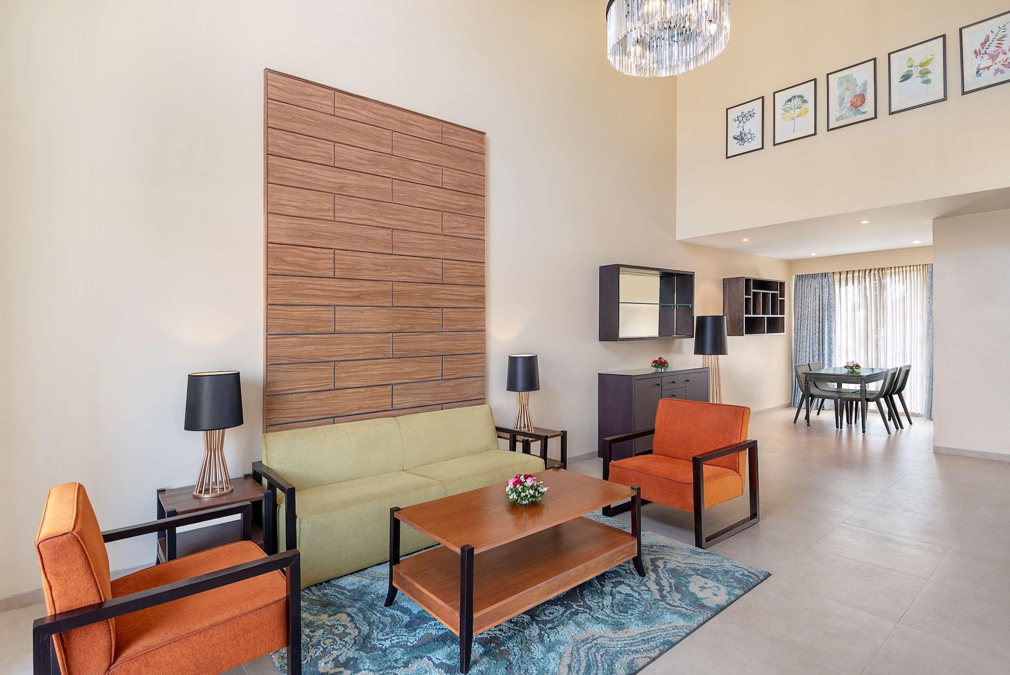 Radisson Blu Plaza Resort & Convention Centre Карджат Екстериор снимка Living room