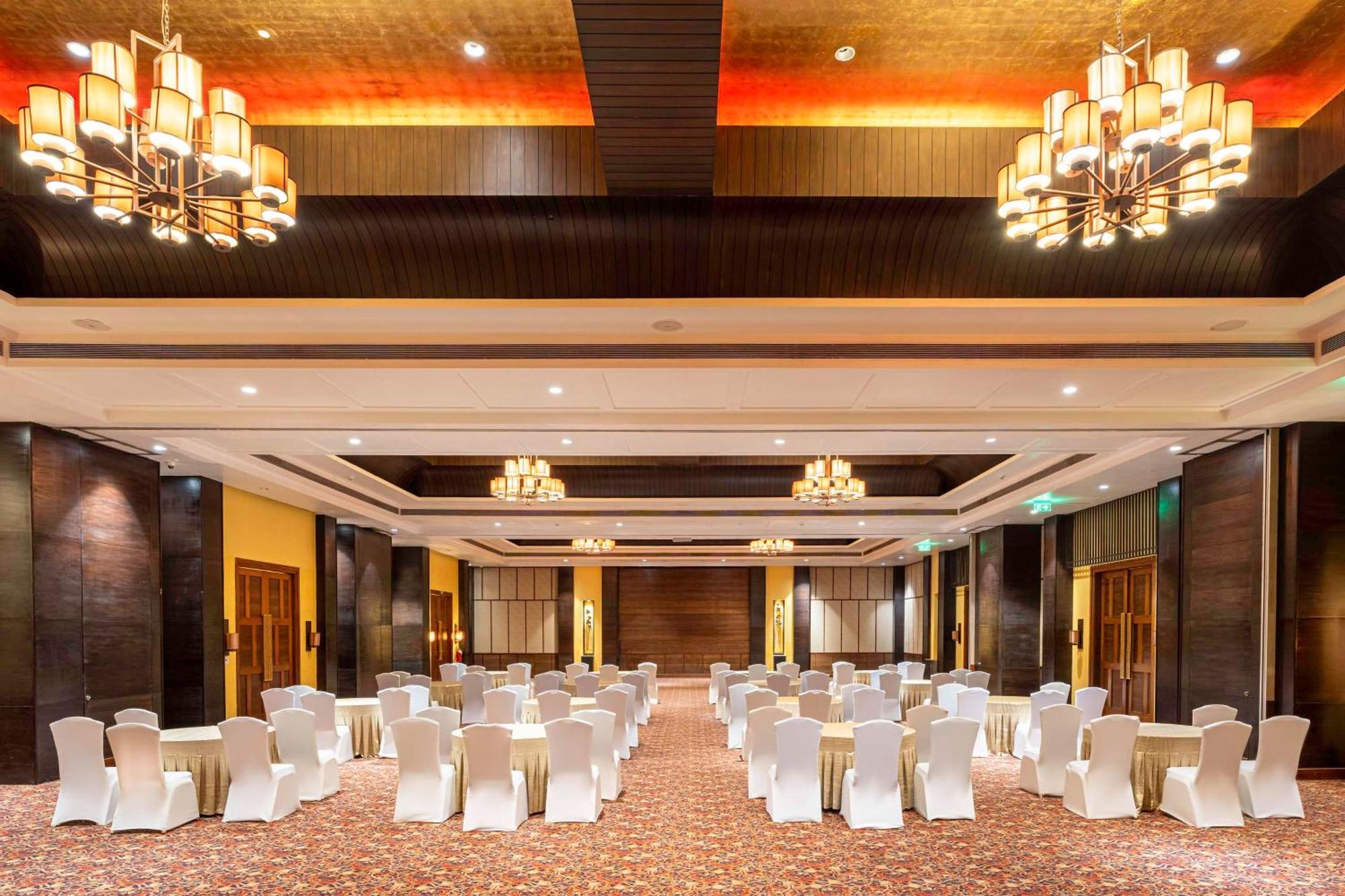 Radisson Blu Plaza Resort & Convention Centre Карджат Екстериор снимка The Grand Ballroom