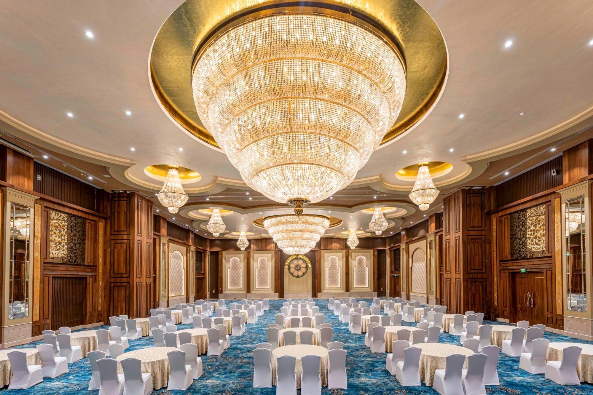 Radisson Blu Plaza Resort & Convention Centre Карджат Екстериор снимка The Grand Ballroom
