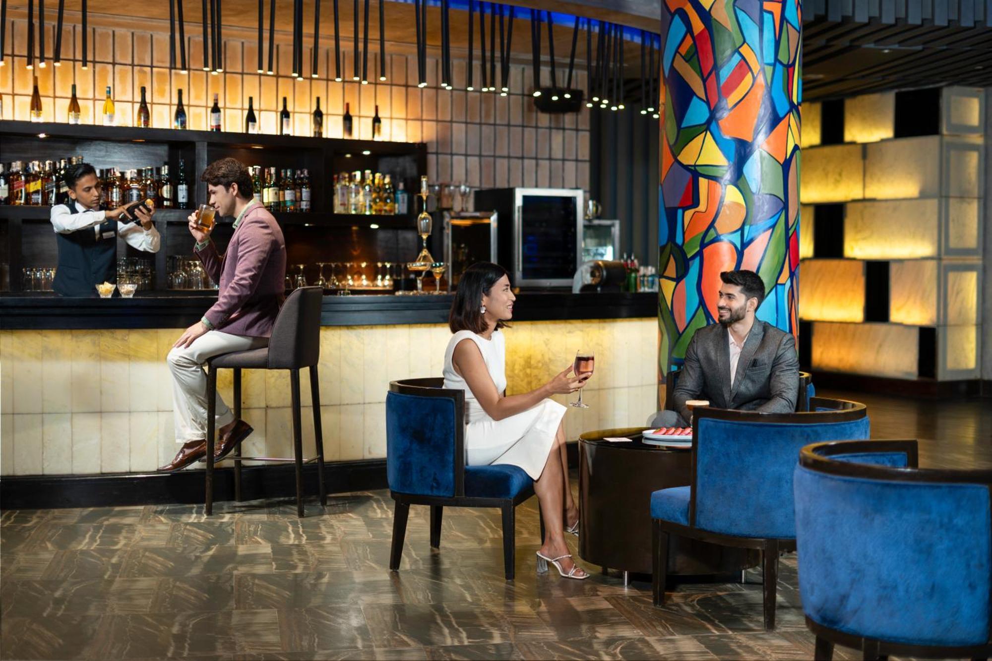 Radisson Blu Plaza Resort & Convention Centre Карджат Екстериор снимка The Bar