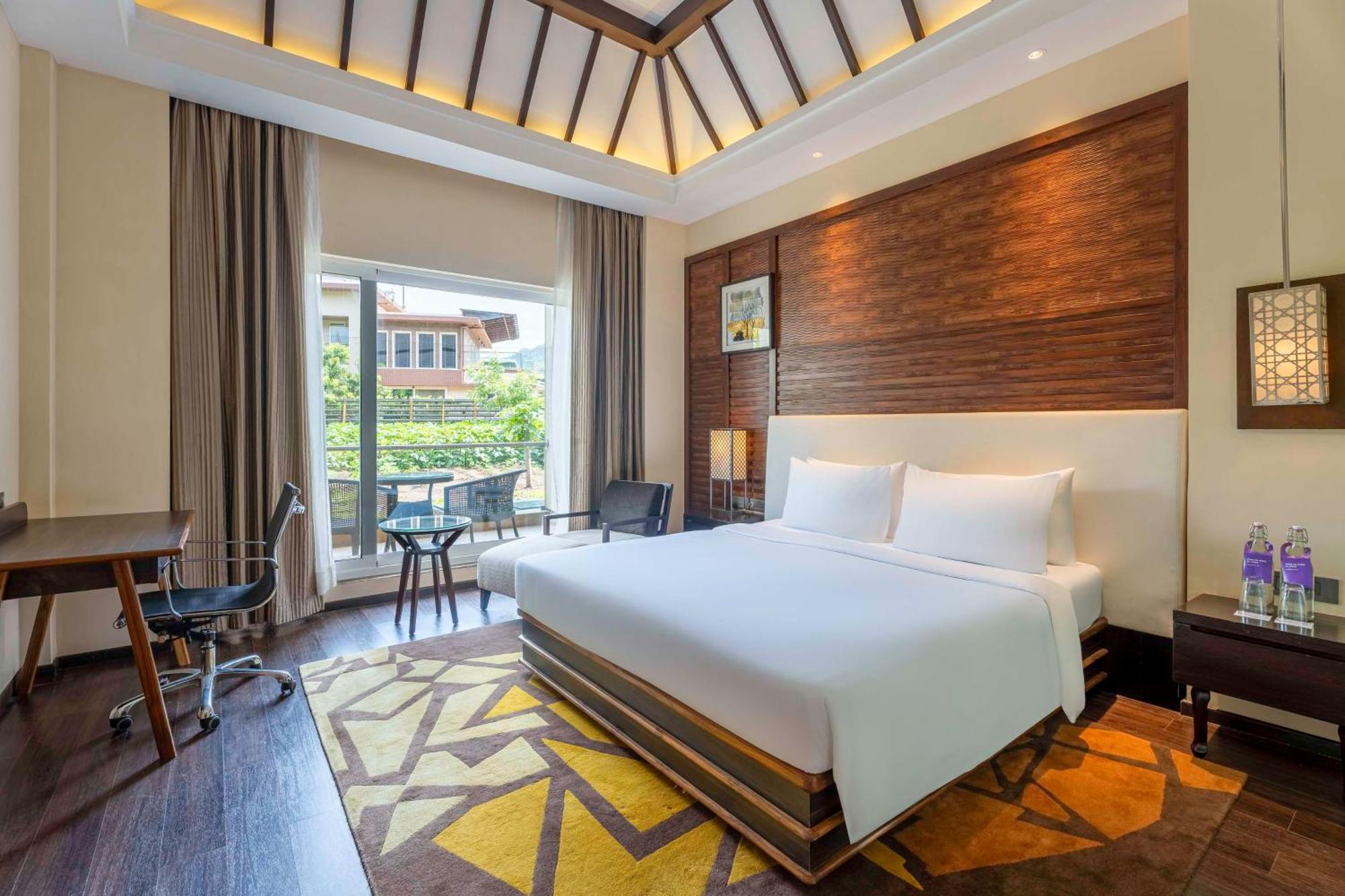 Radisson Blu Plaza Resort & Convention Centre Карджат Екстериор снимка Deluxe Room