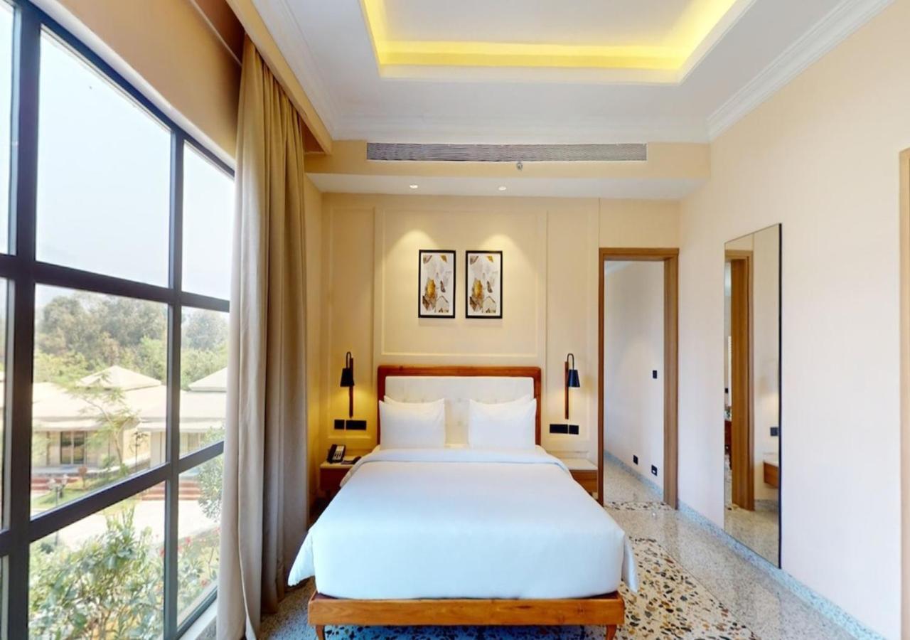 Radisson Blu Plaza Resort & Convention Centre Карджат Екстериор снимка
